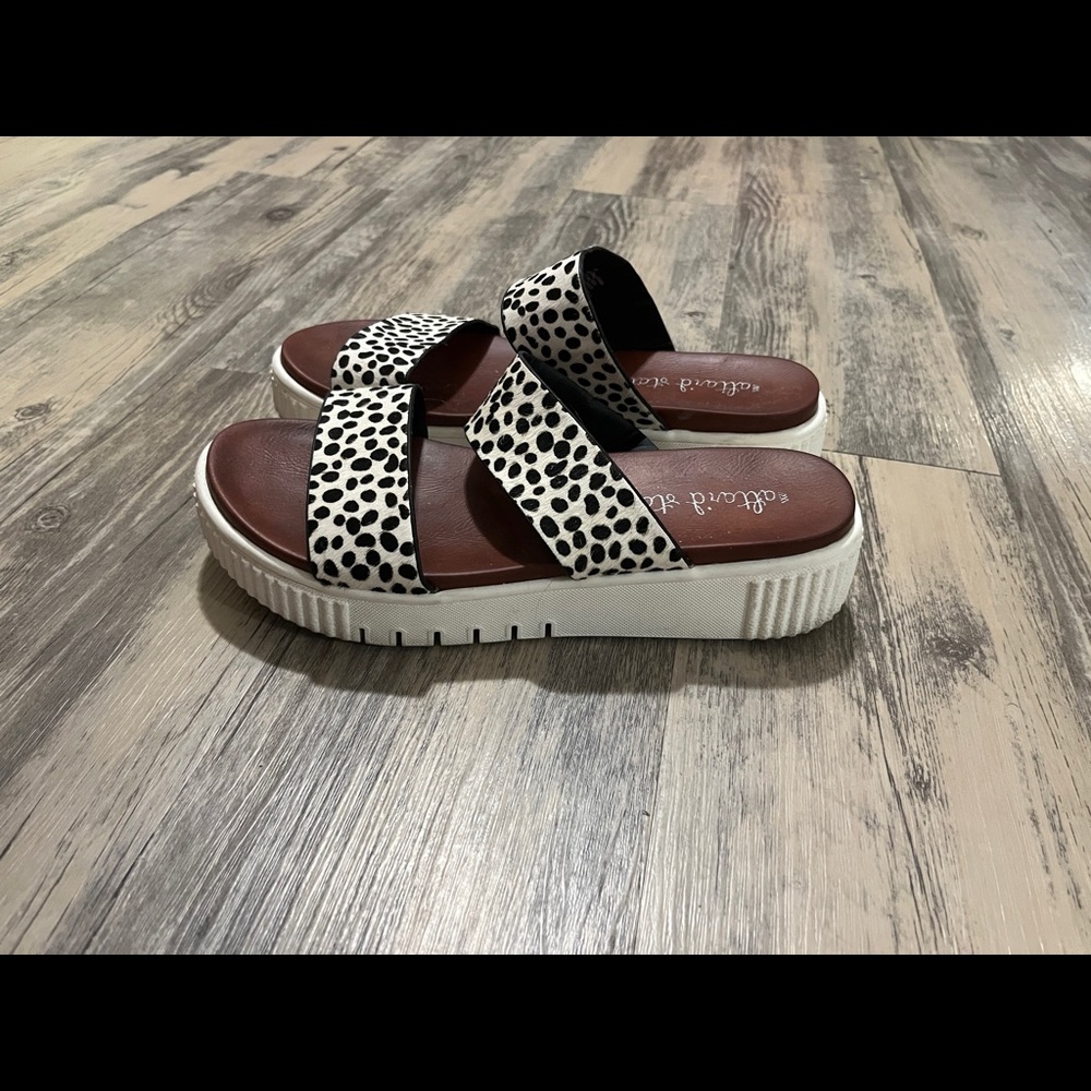 Platform sandals